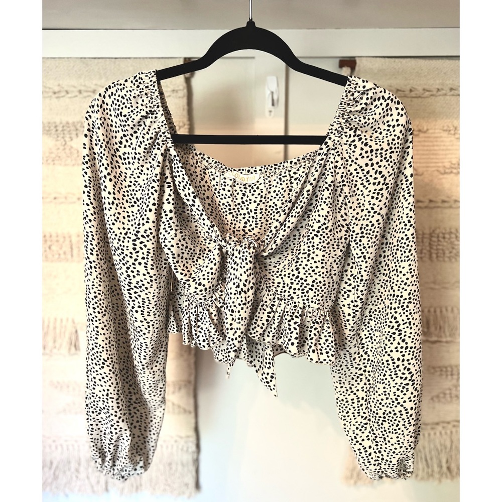 Cute bubble sleeve top! Boutique brand!